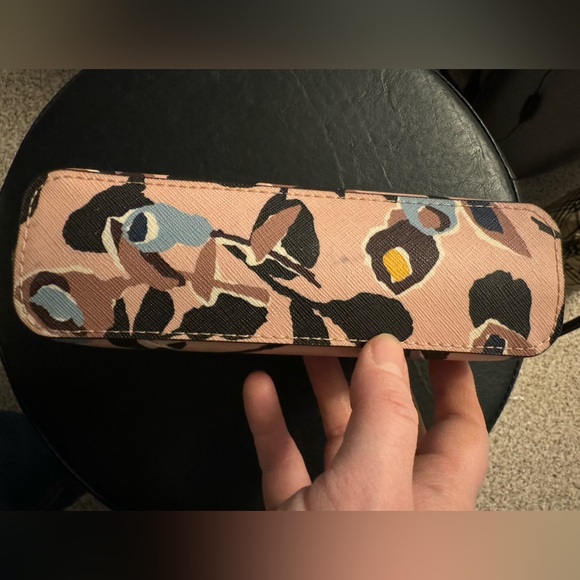 Kate Spade NWT (w/ Callout) Cameron Paper Rose Medium Dome Cosmetic Case - Picture 4 of 7